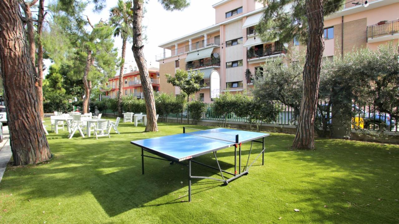 Hotel Pineta San Benedetto del Tronto Exteriör bild