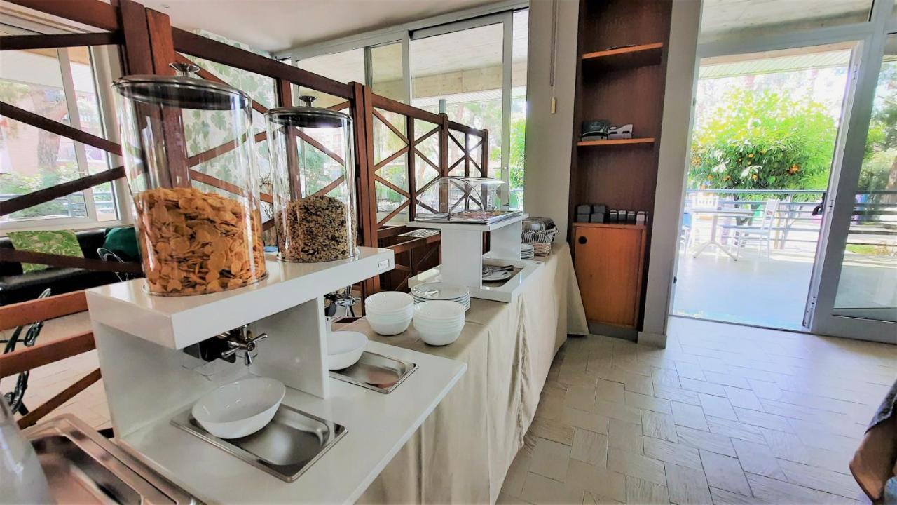 Hotel Pineta San Benedetto del Tronto Exteriör bild