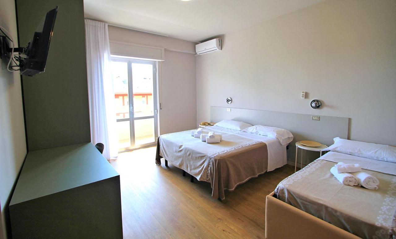 Hotel Pineta San Benedetto del Tronto Exteriör bild