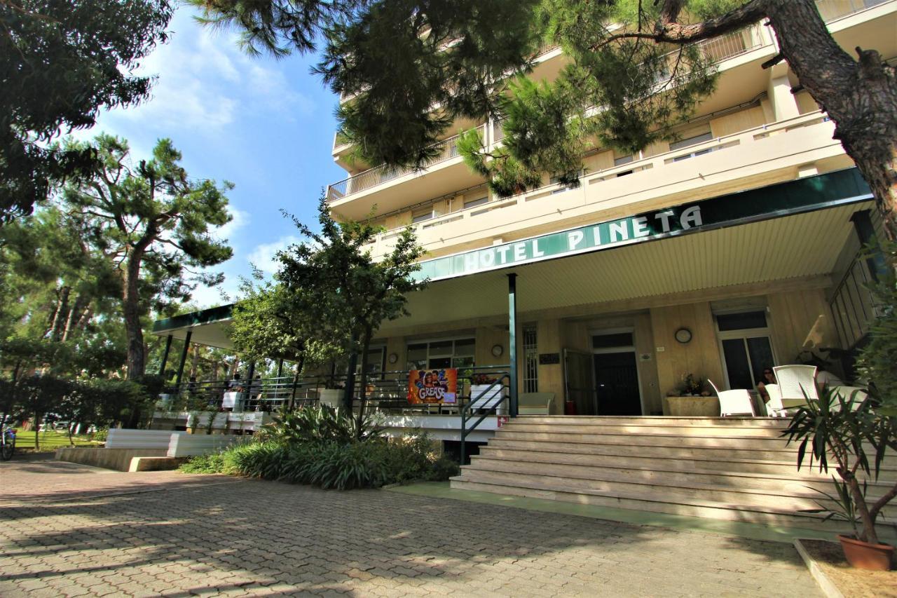 Hotel Pineta San Benedetto del Tronto Exteriör bild