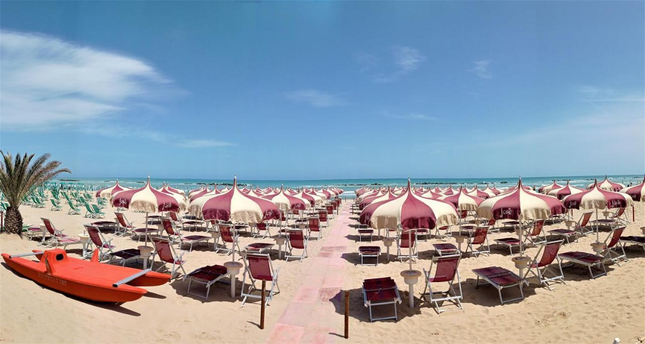 Hotel Pineta San Benedetto del Tronto Exteriör bild