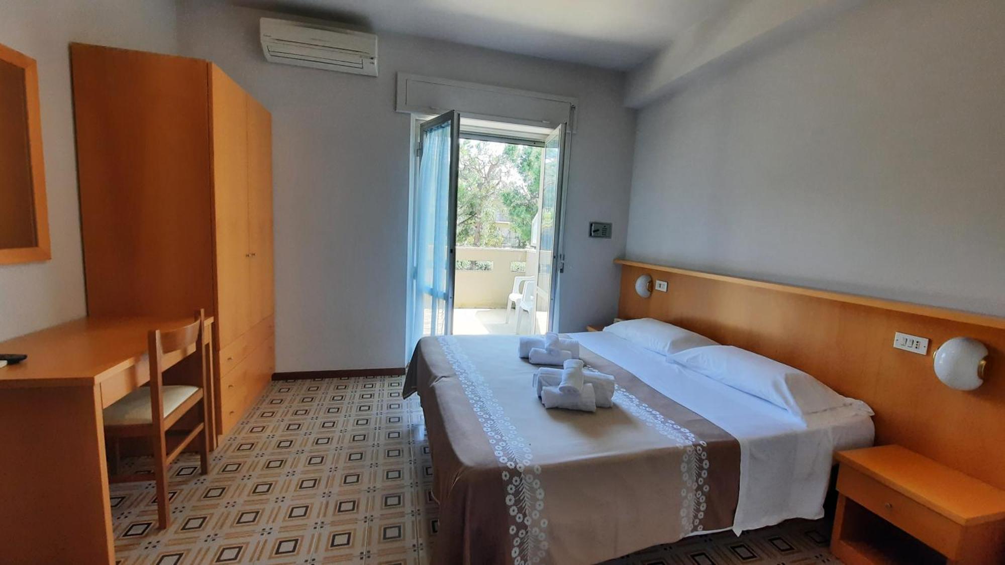 Hotel Pineta San Benedetto del Tronto Exteriör bild