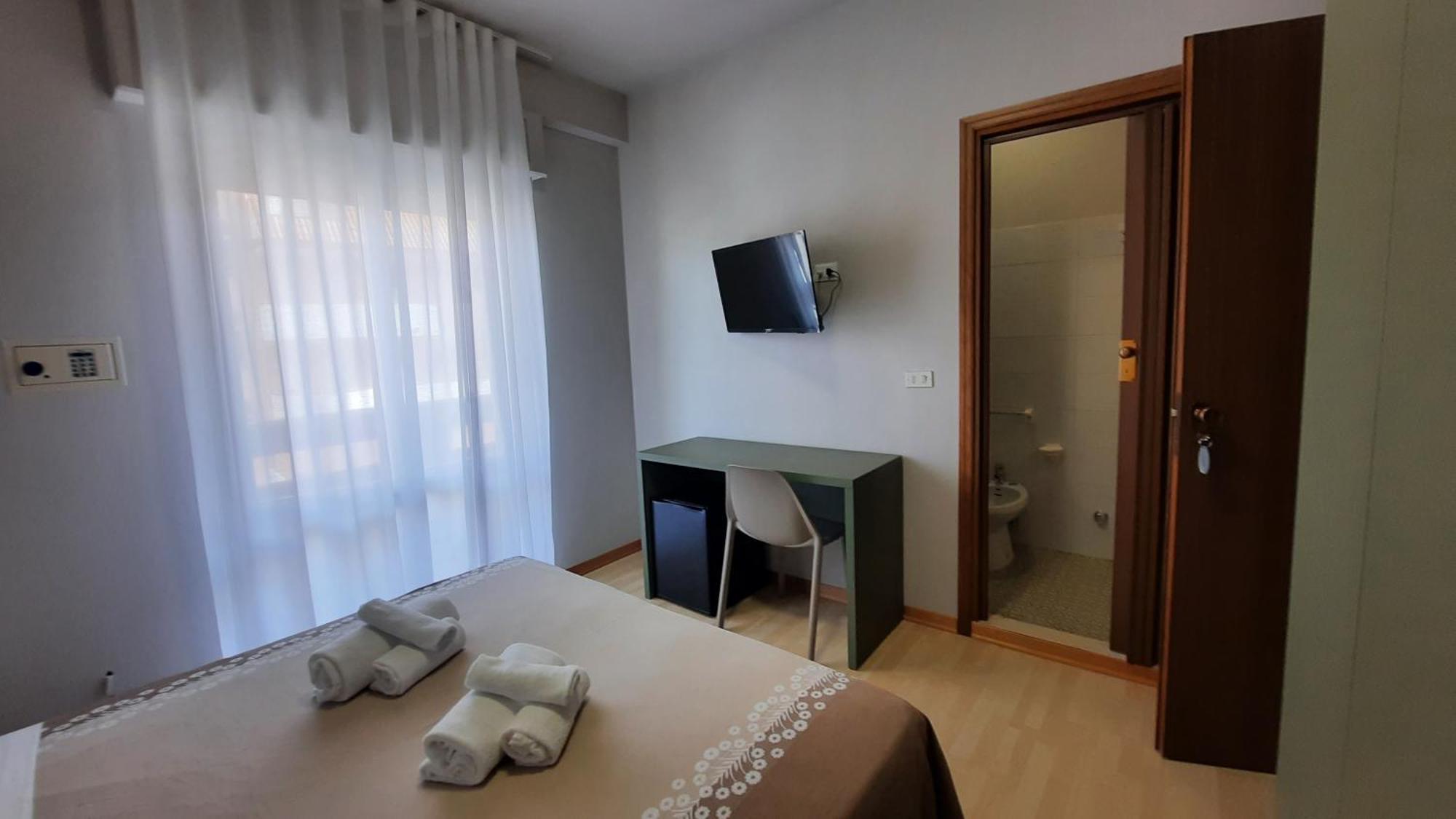 Hotel Pineta San Benedetto del Tronto Exteriör bild