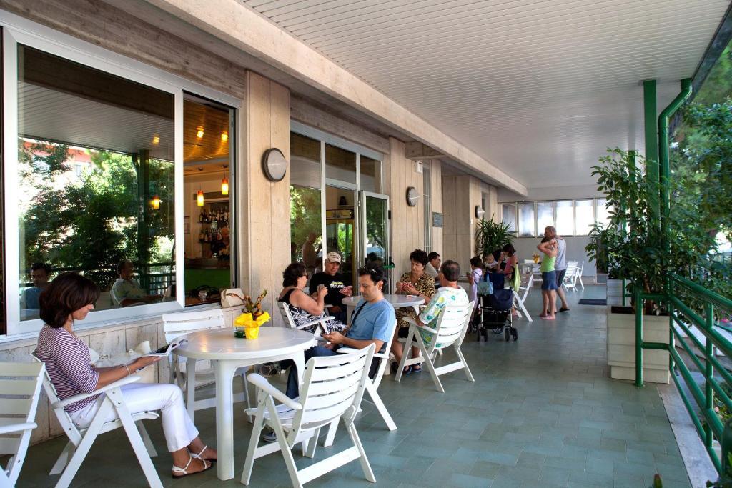 Hotel Pineta San Benedetto del Tronto Exteriör bild