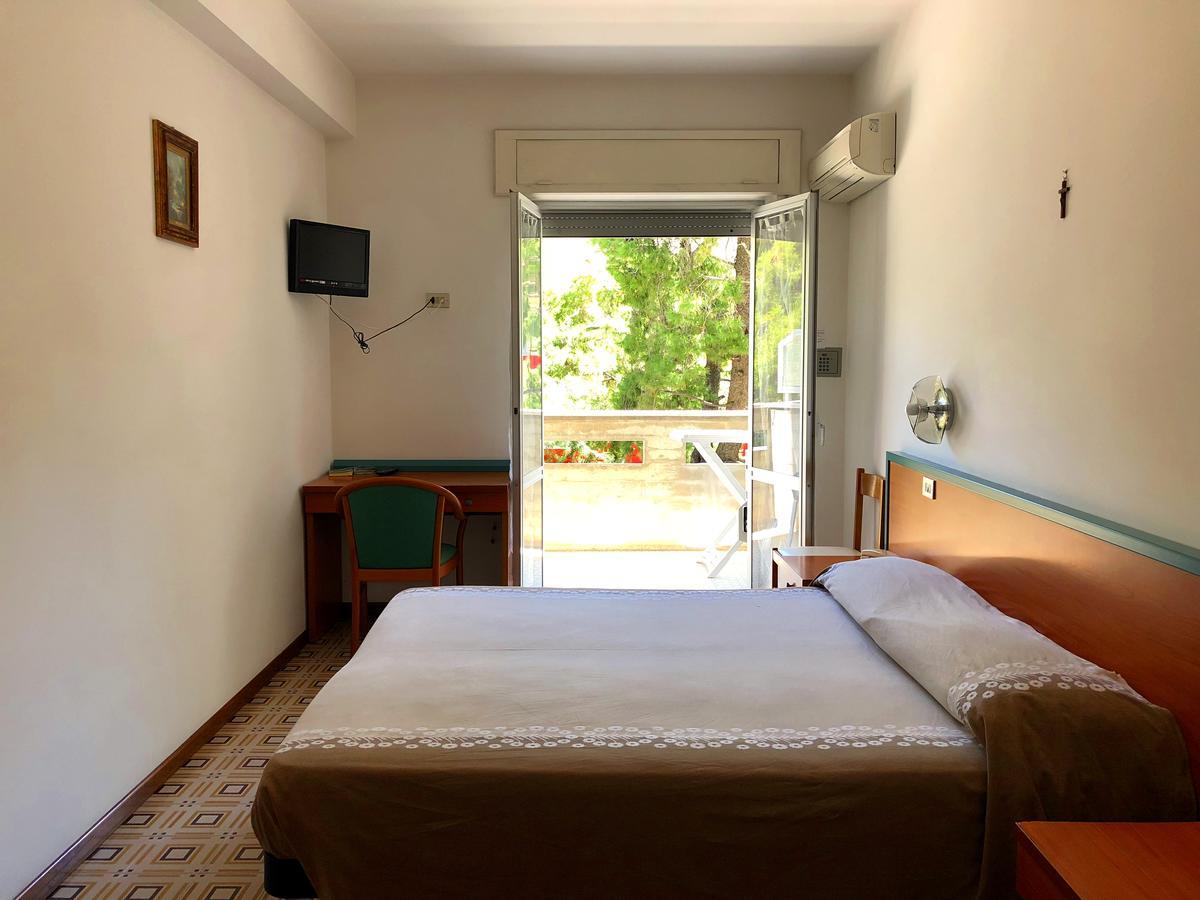 Hotel Pineta San Benedetto del Tronto Exteriör bild
